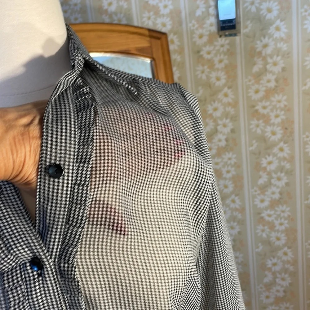 ❤️Chicos Additions, semi sheer Size 2 button down blouse ❤️ - Picture 2 of 8